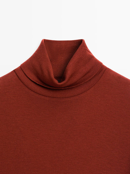 High neck T-shirt with short sleeves
