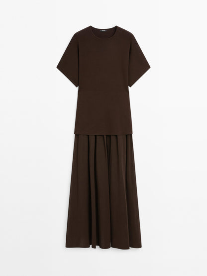 Knit dress with contrast gathered detail