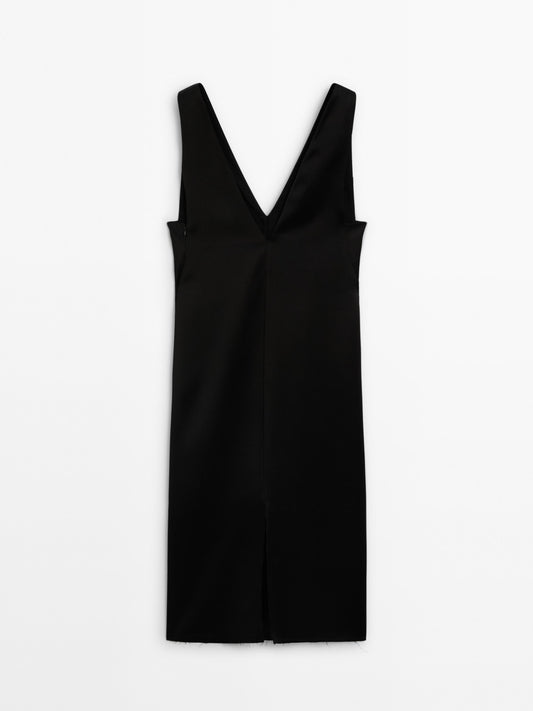 Midi dress with V-neckline