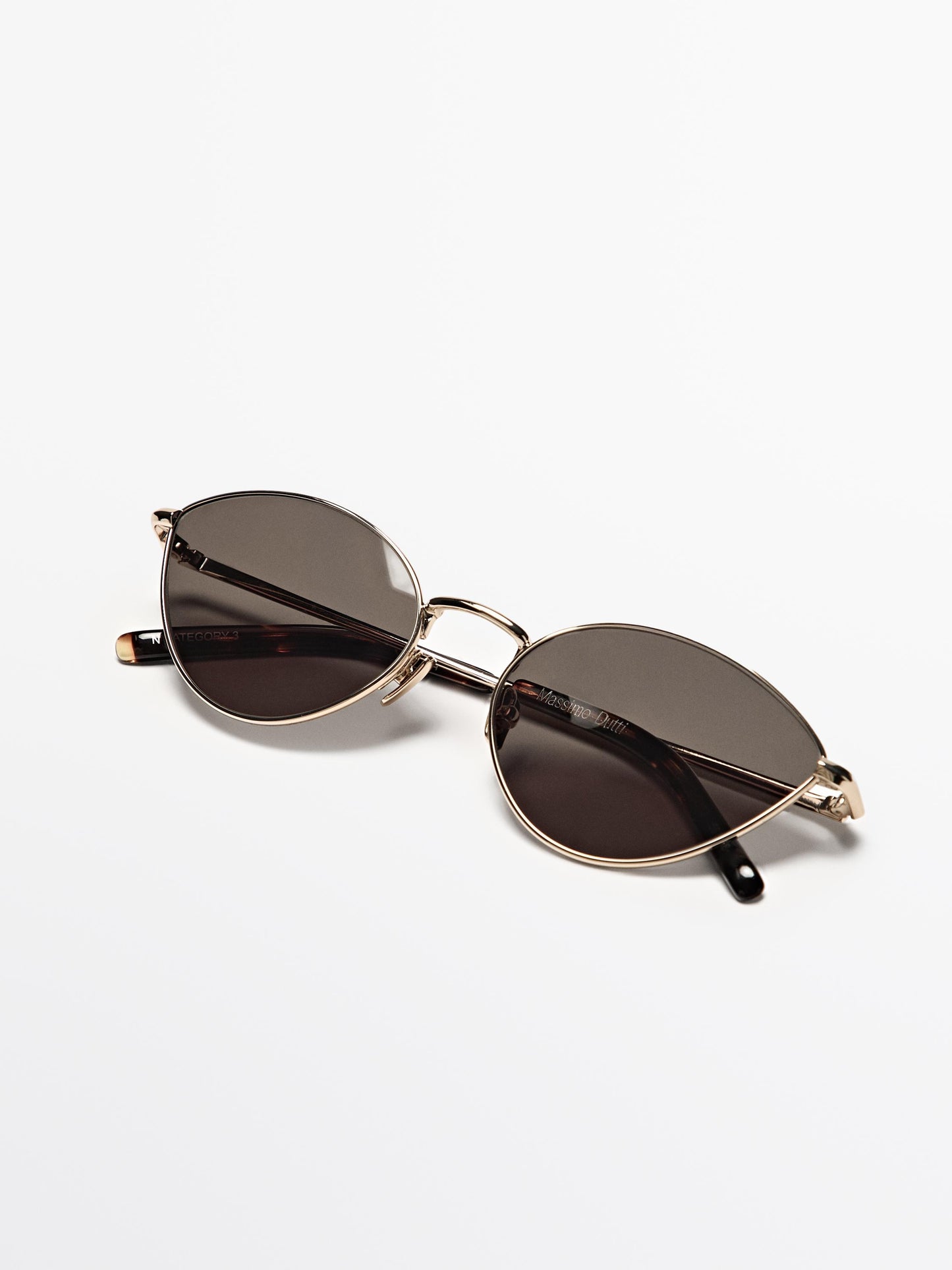Metallic cateye sunglasses