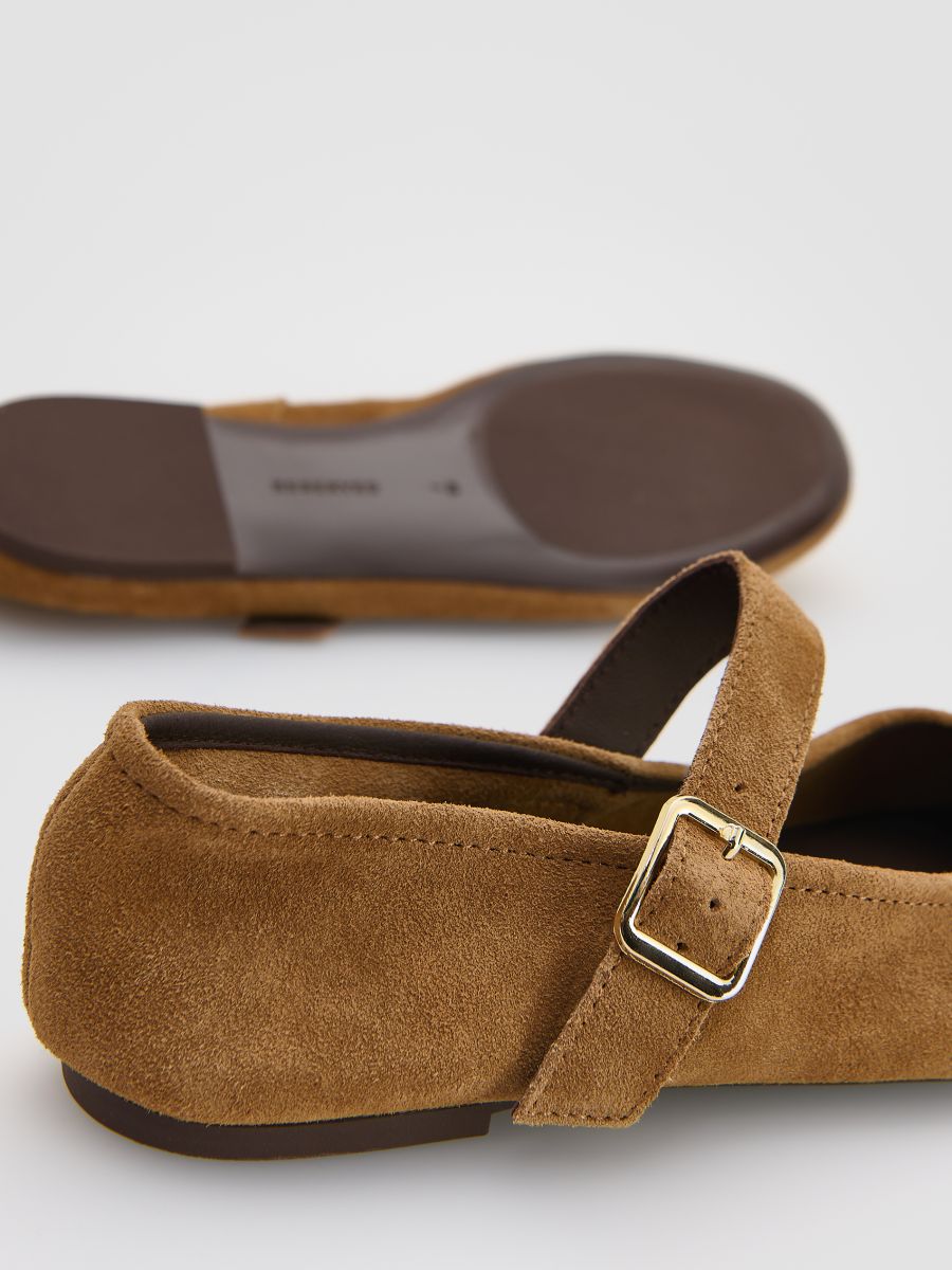 Suede ballerinas with straps