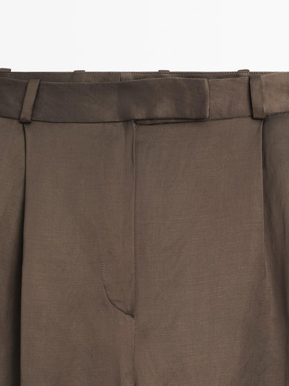 Trousers with elastic hems