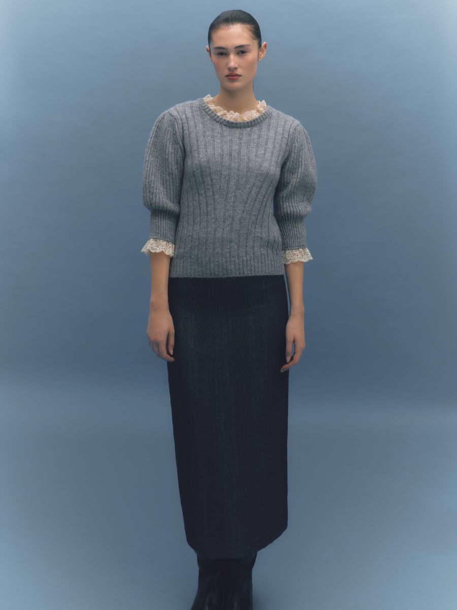 Sweater with puffy sleeves