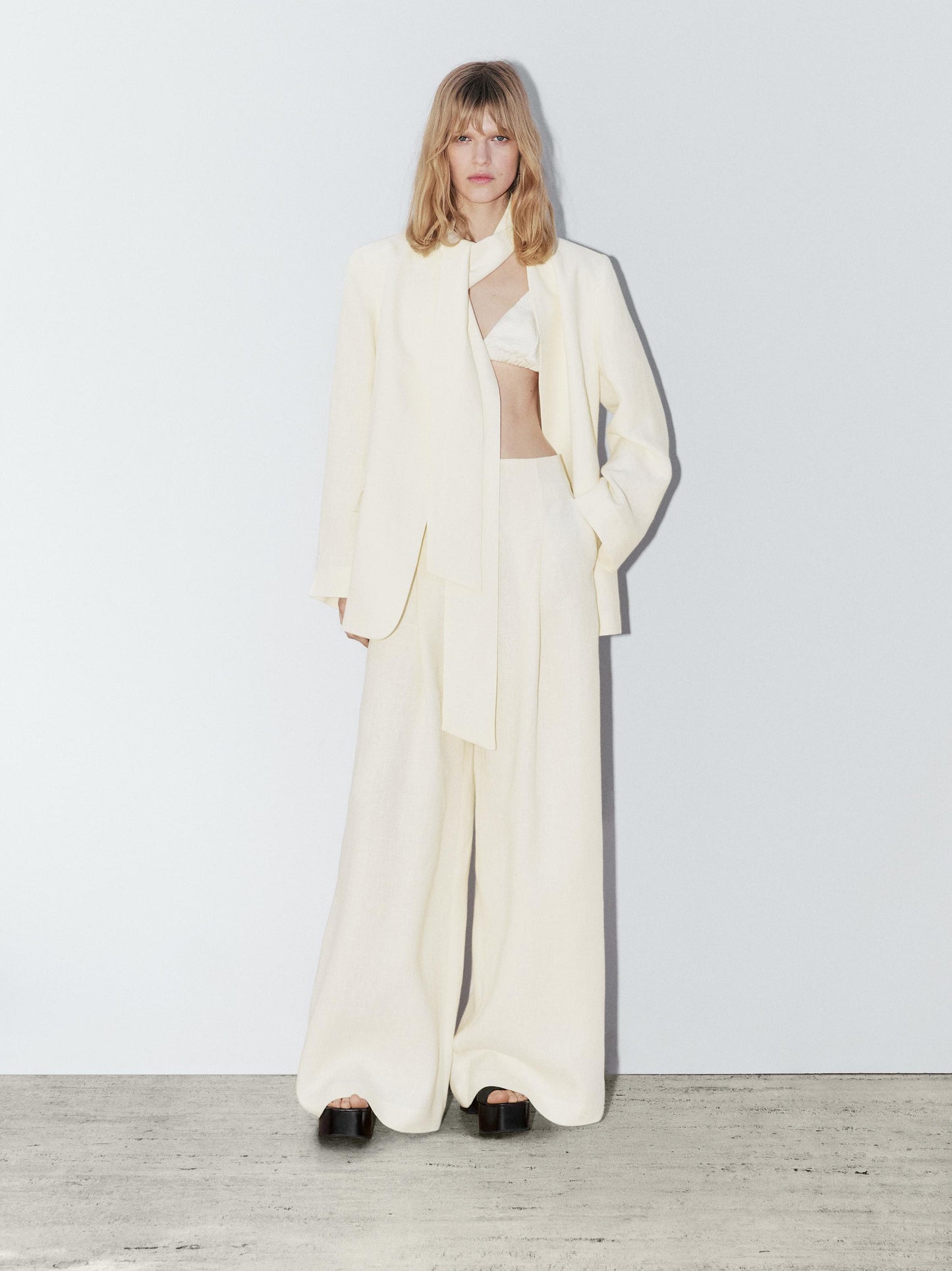 100% linen wide-leg trousers