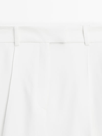 Smart Bermuda shorts with darts