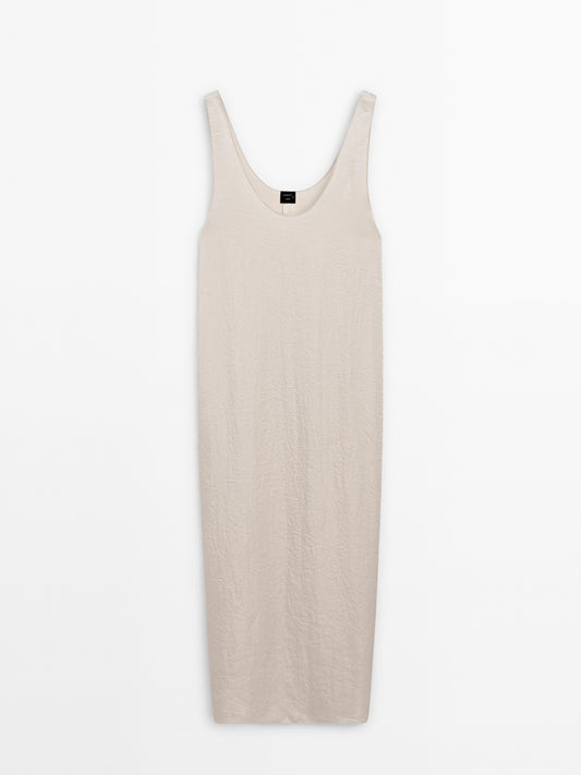 Long dress with round neckline
