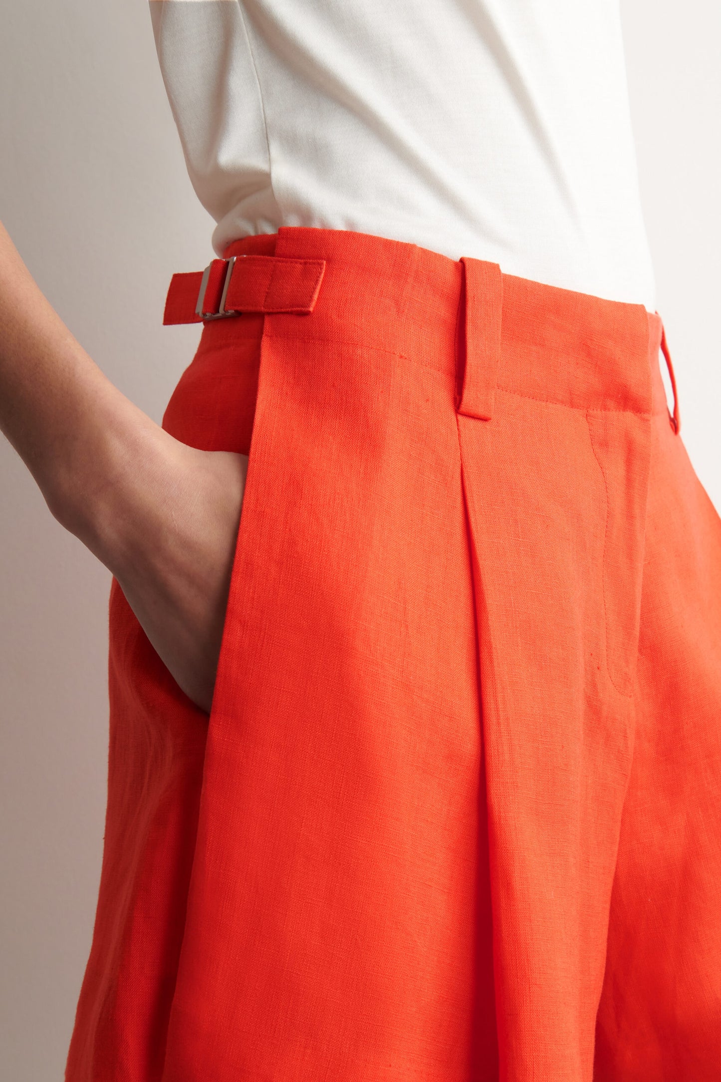 Pleated belted linen shorts