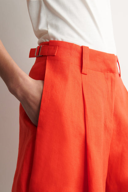 Pleated belted linen shorts