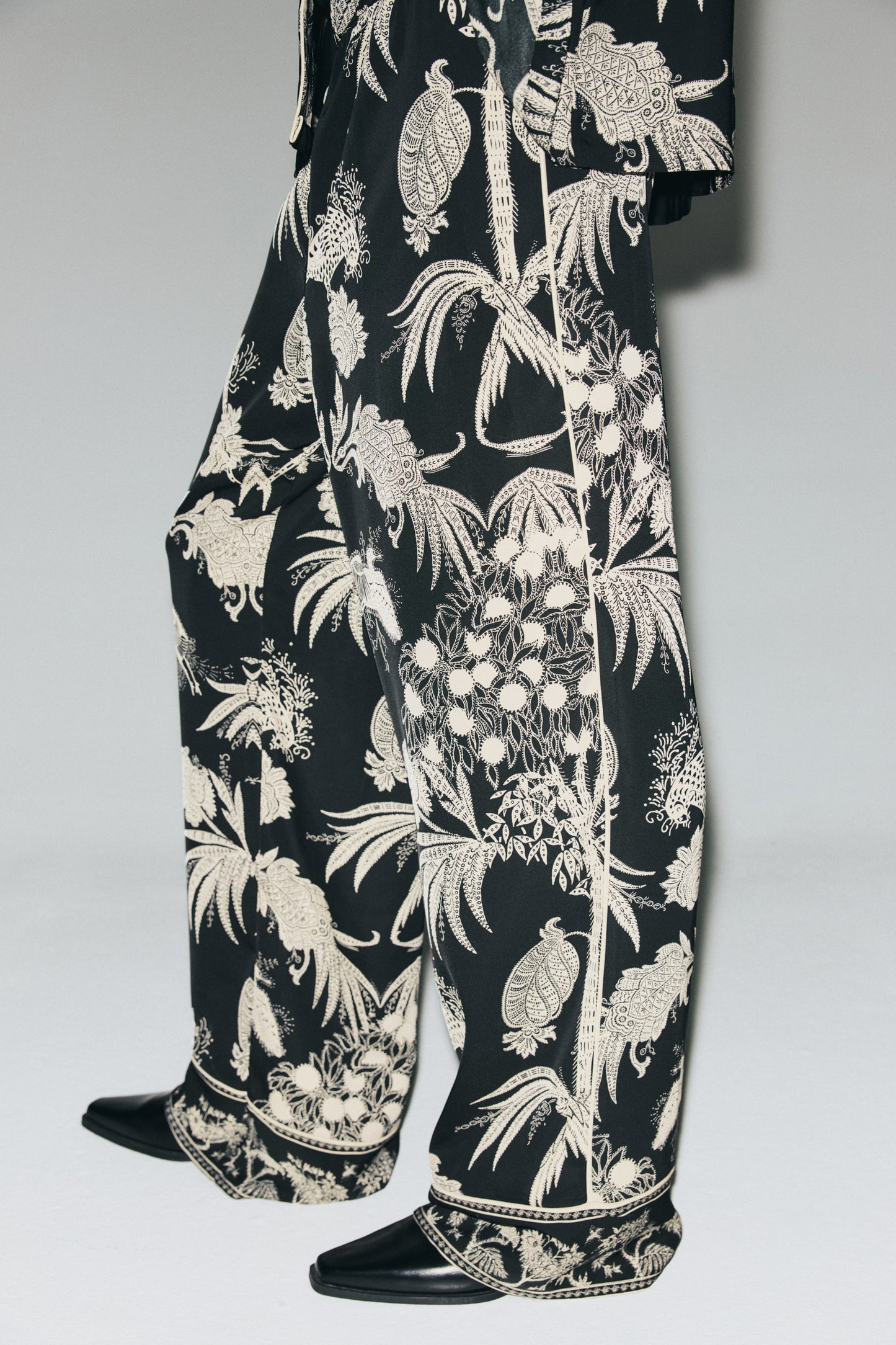 Printed pull-on trousers