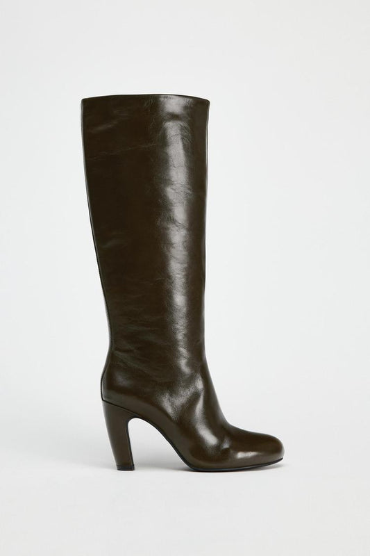 Leather boots with wide calf