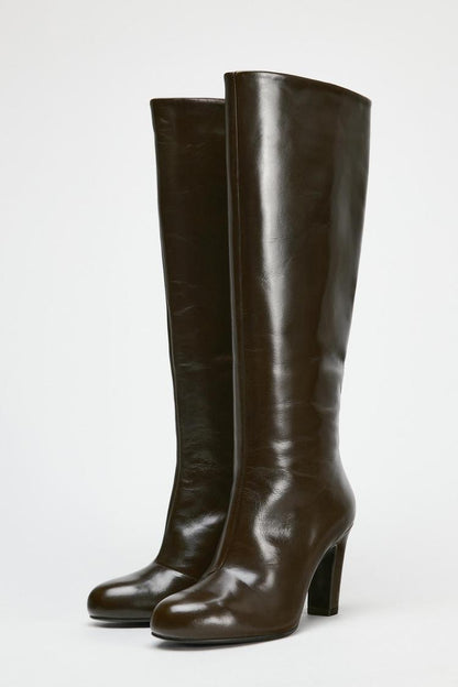 Leather boots with wide calf