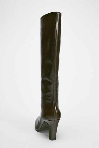 Leather boots with wide calf