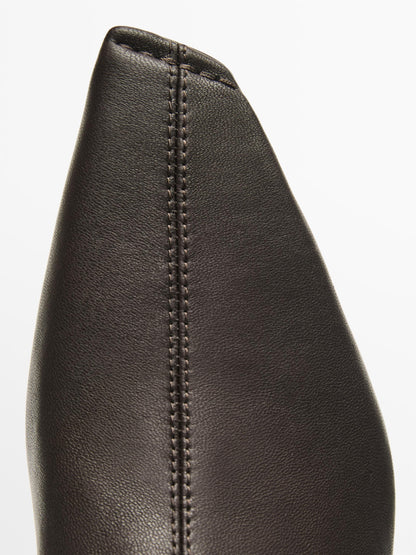 Stretch heeled boots