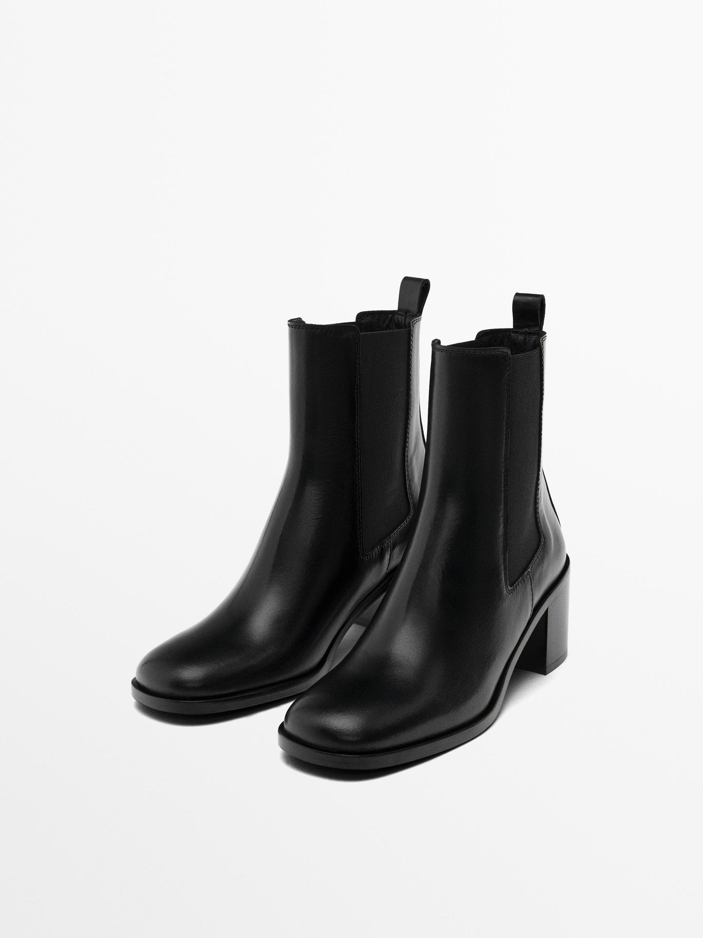 High-heel Chelsea boots