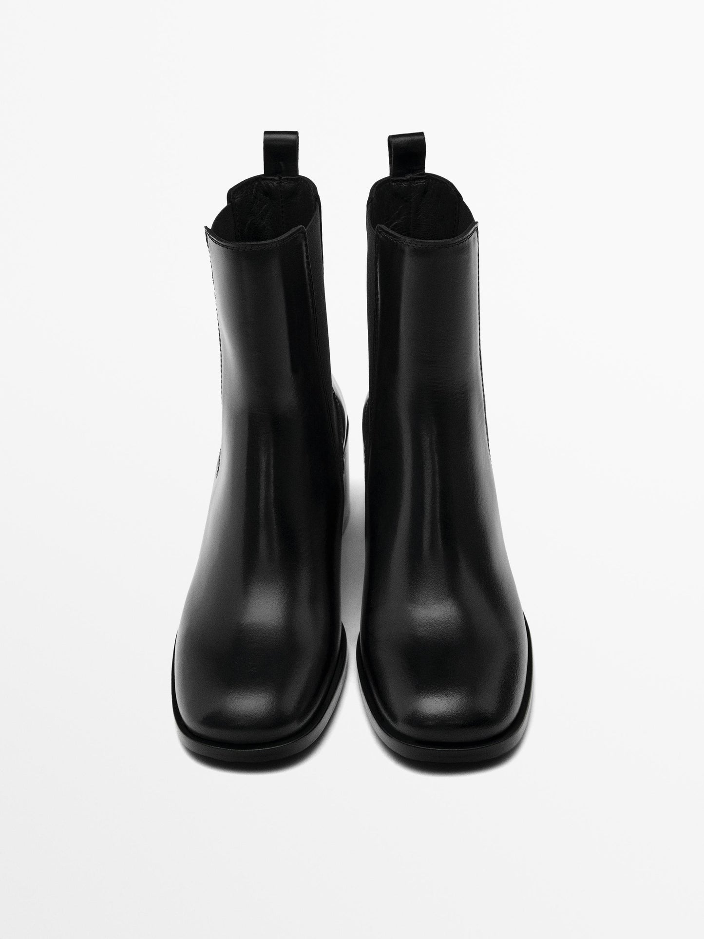 High-heel Chelsea boots