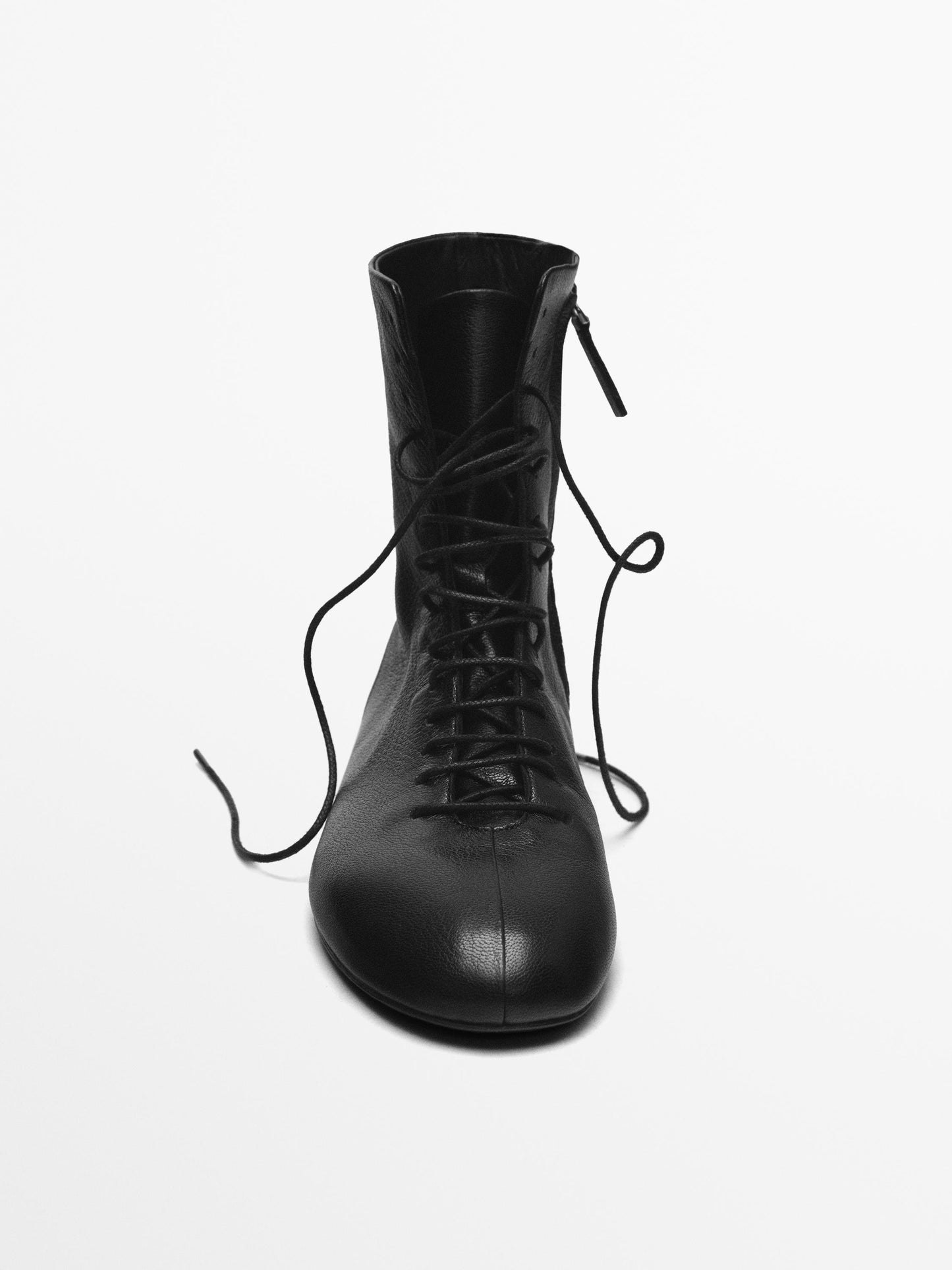 Lace-up flat ankle boots