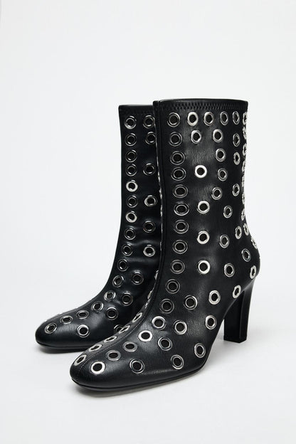 Heeled ankle boots with metal eyelets