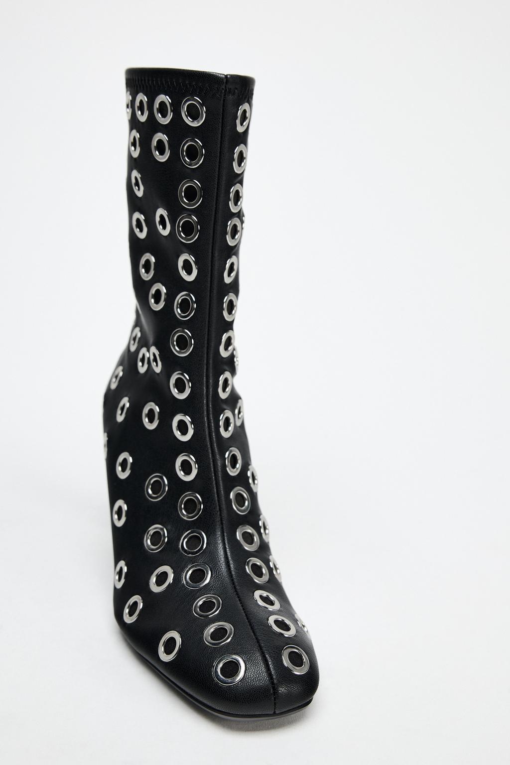 Heeled ankle boots with metal eyelets