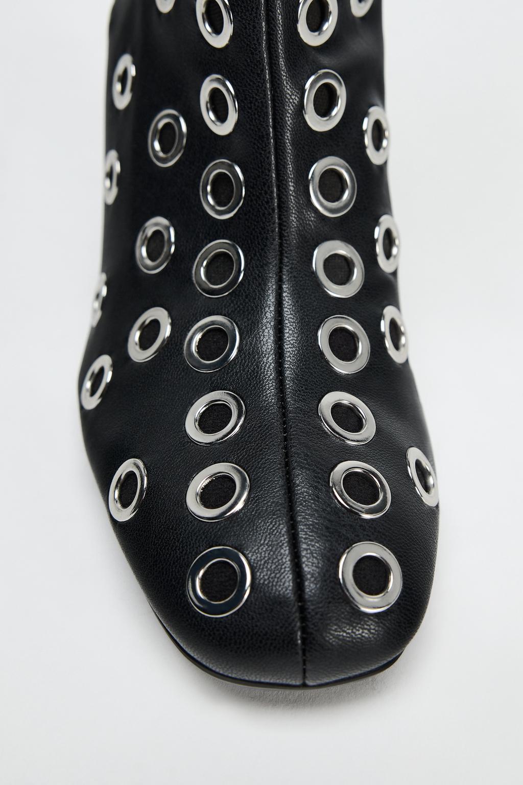 Heeled ankle boots with metal eyelets