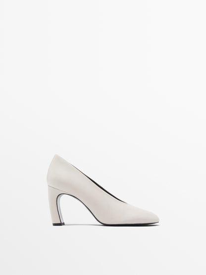 Heeled shoes with rounded toe