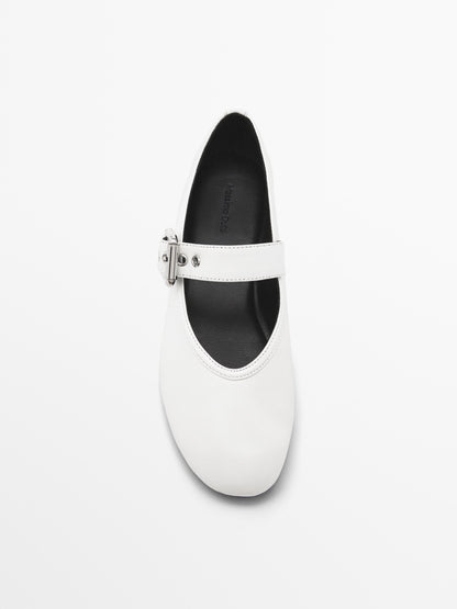 Soft ballet flats with buckle