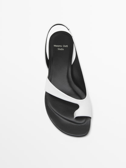 Flat toe divider sandals -