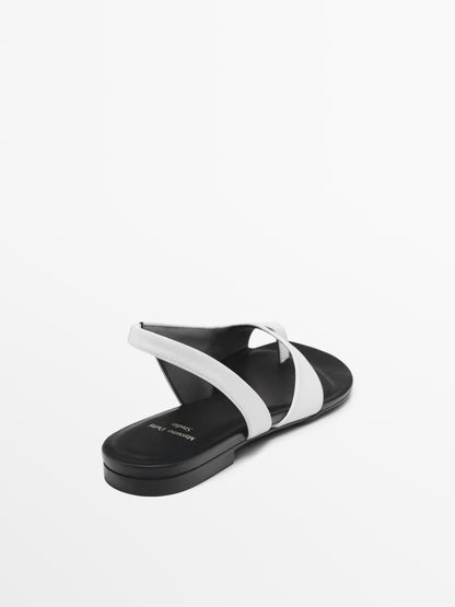 Flat toe divider sandals -