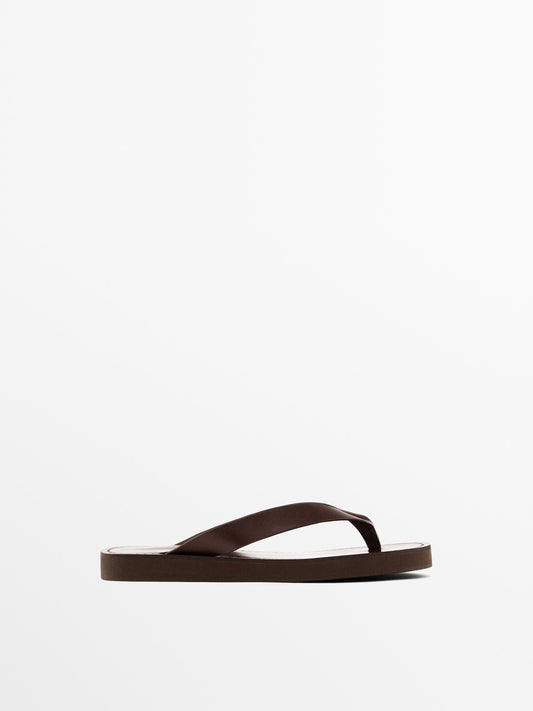 Flat leather sandals
