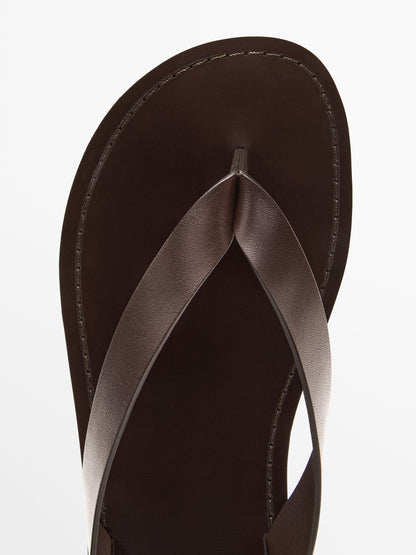 Flat leather sandals