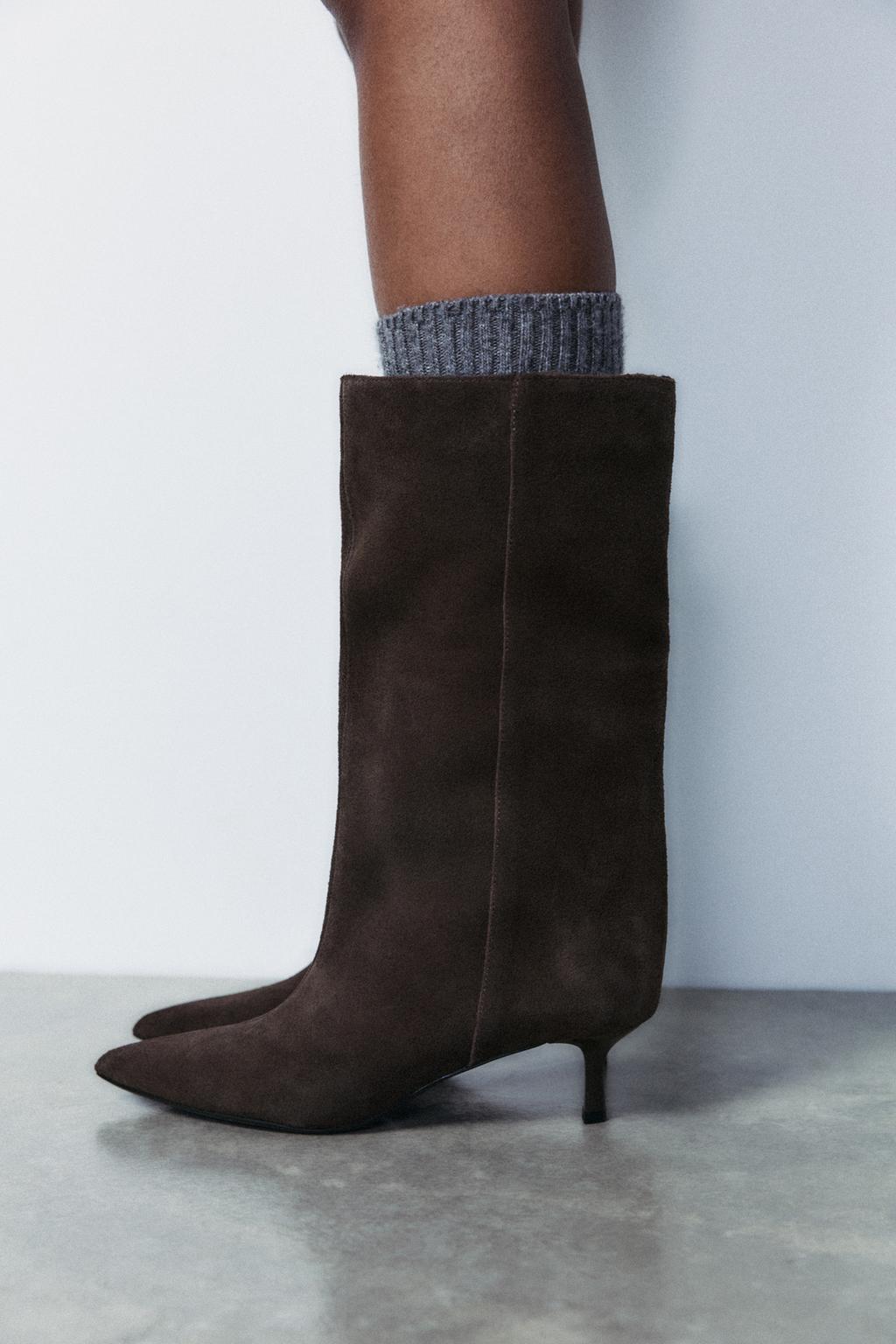 Wide-leg split suede ankle boots