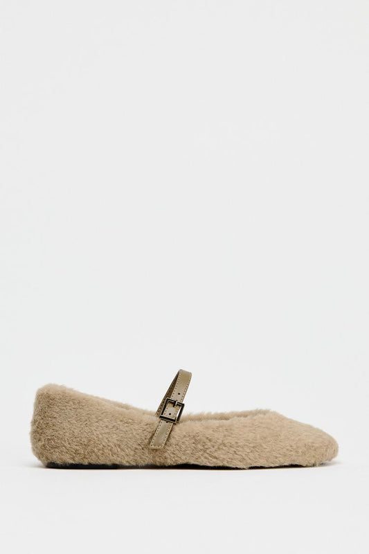 Faux fur ballerinas with strap