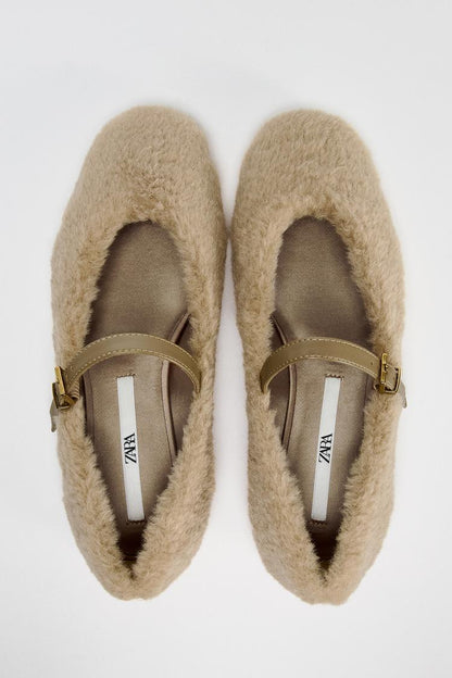 Faux fur ballerinas with strap