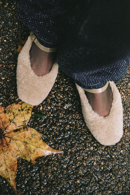 Faux fur ballerinas with strap