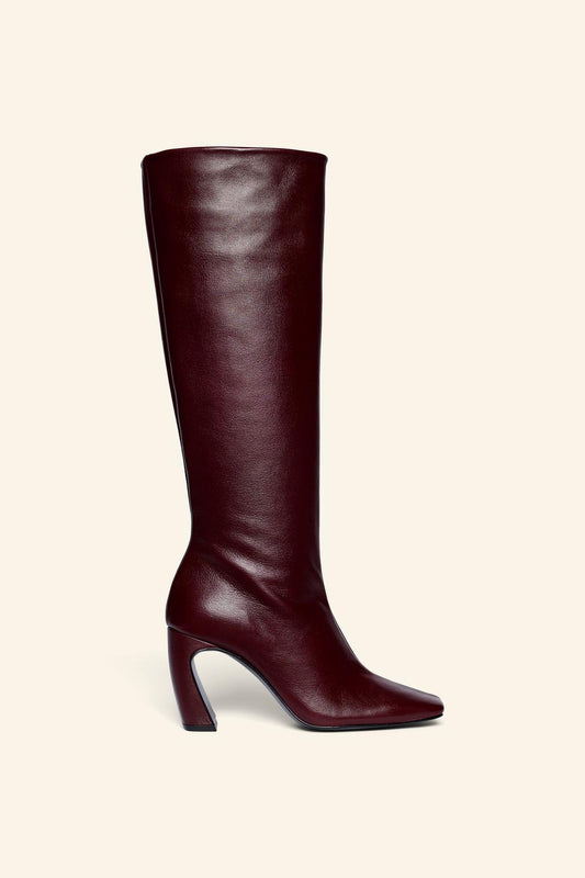 Limited edition leather ankle boots with square toe