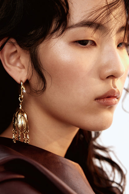 Flower-shaped dangle earrings