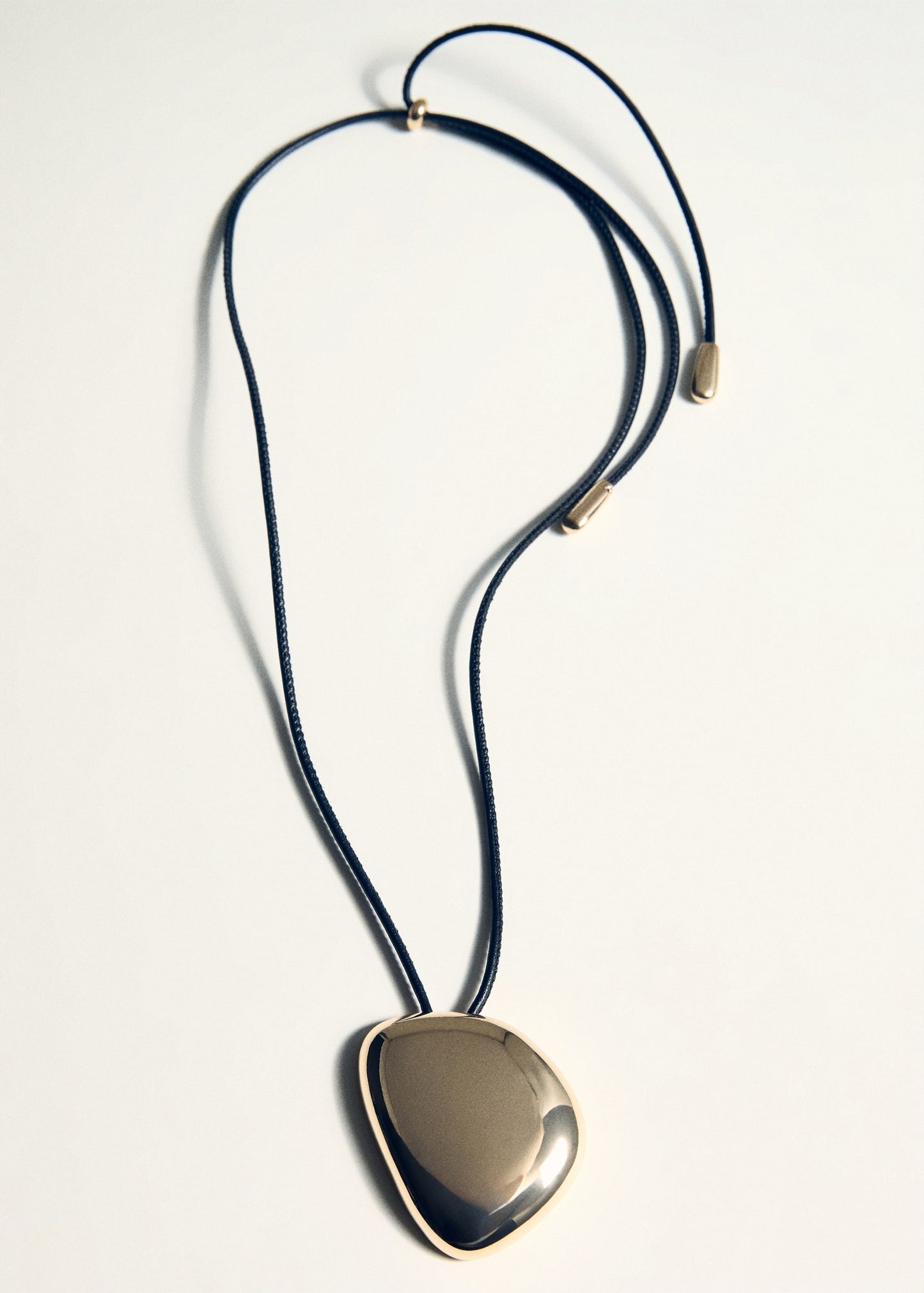 Metal piece pendant necklace