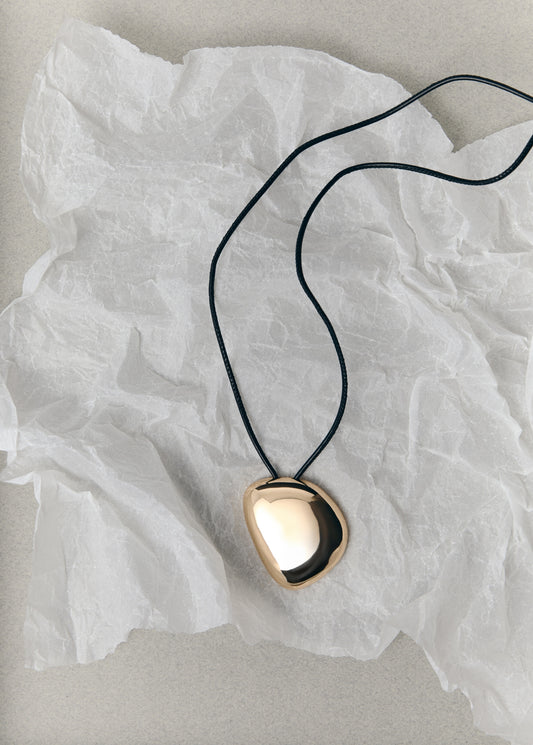 Metal piece pendant necklace