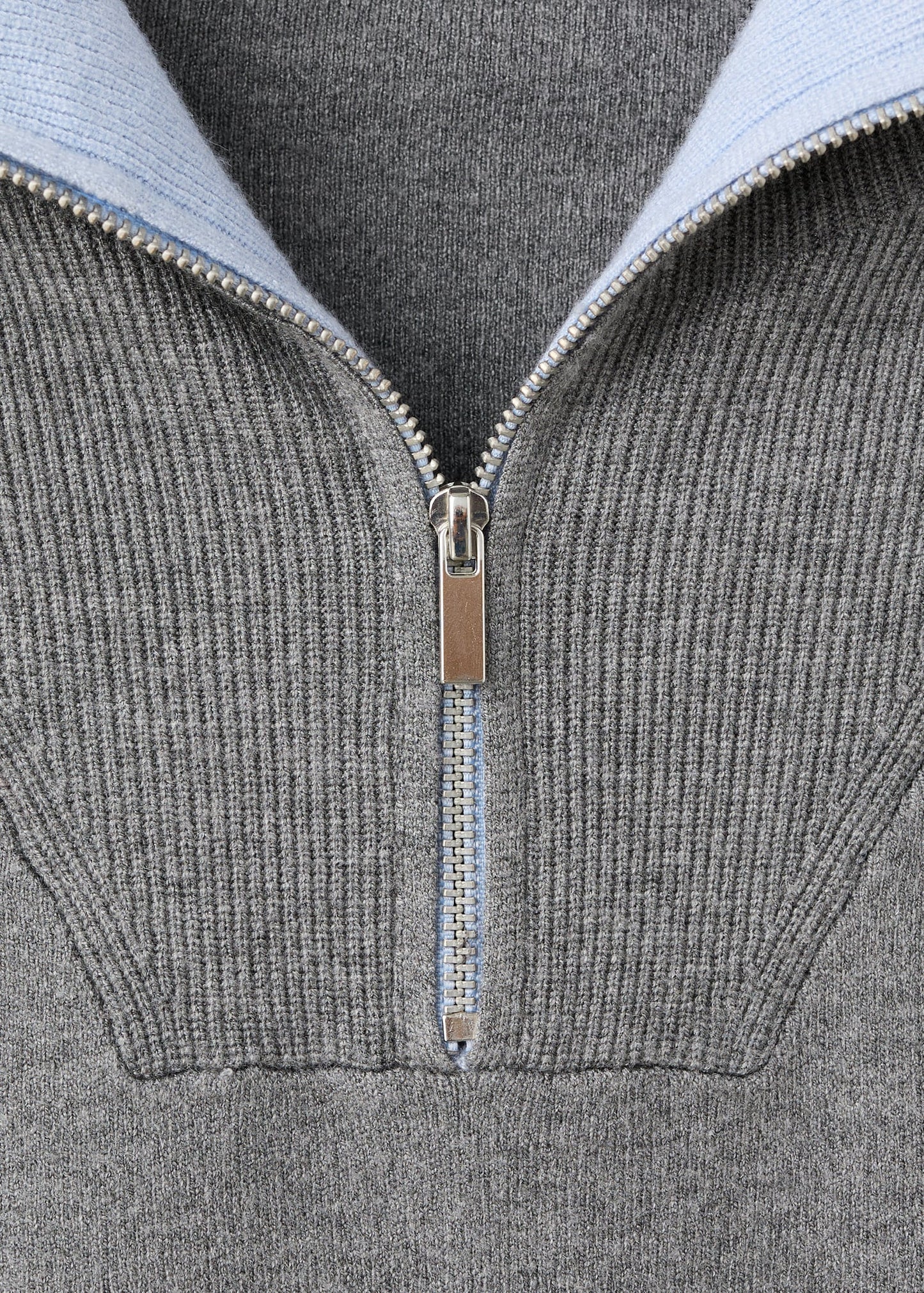 Turtleneck sweater with zip