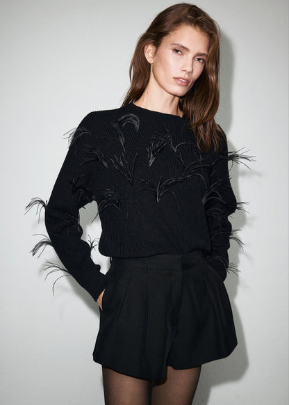 Knitted sweater with feathers