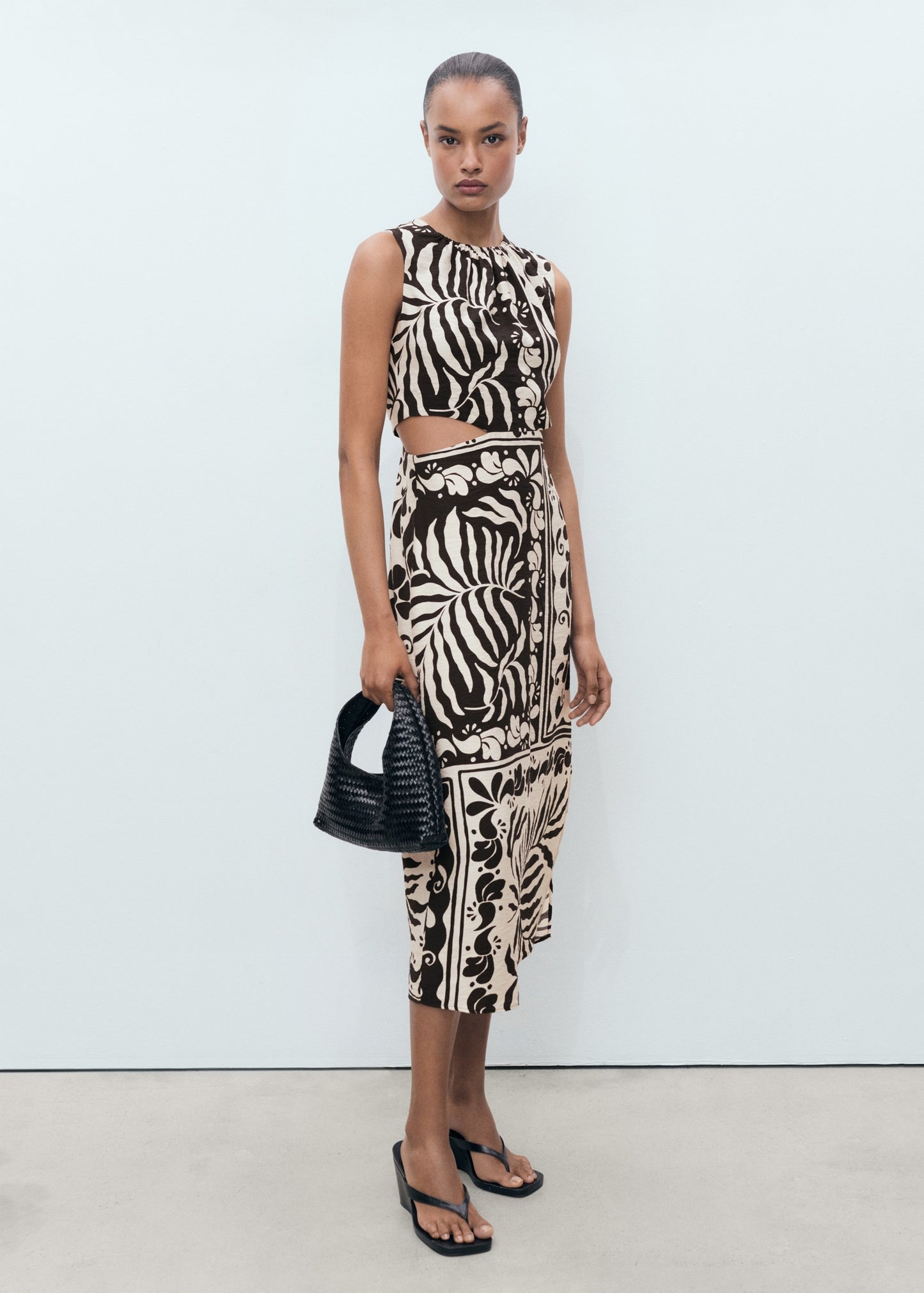 Printed dress with cut-out