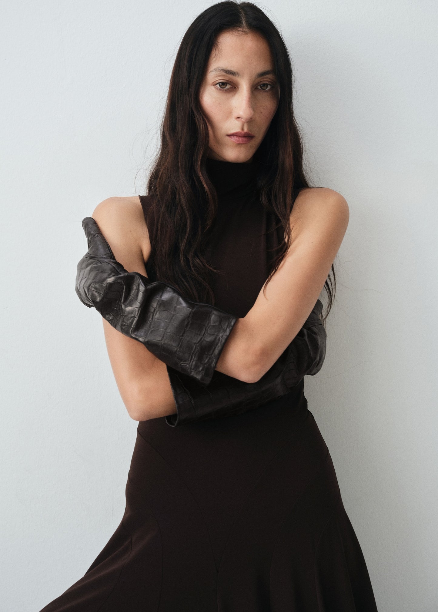 Long croc-effect leather gloves