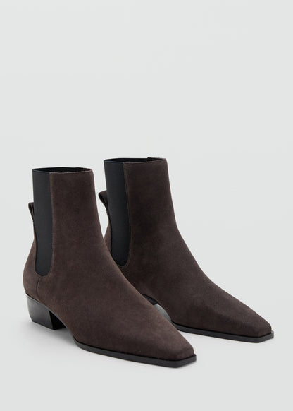 Heel suede ankle boot