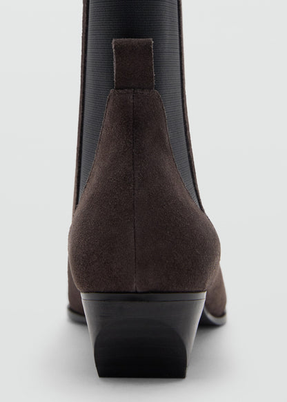 Heel suede ankle boot