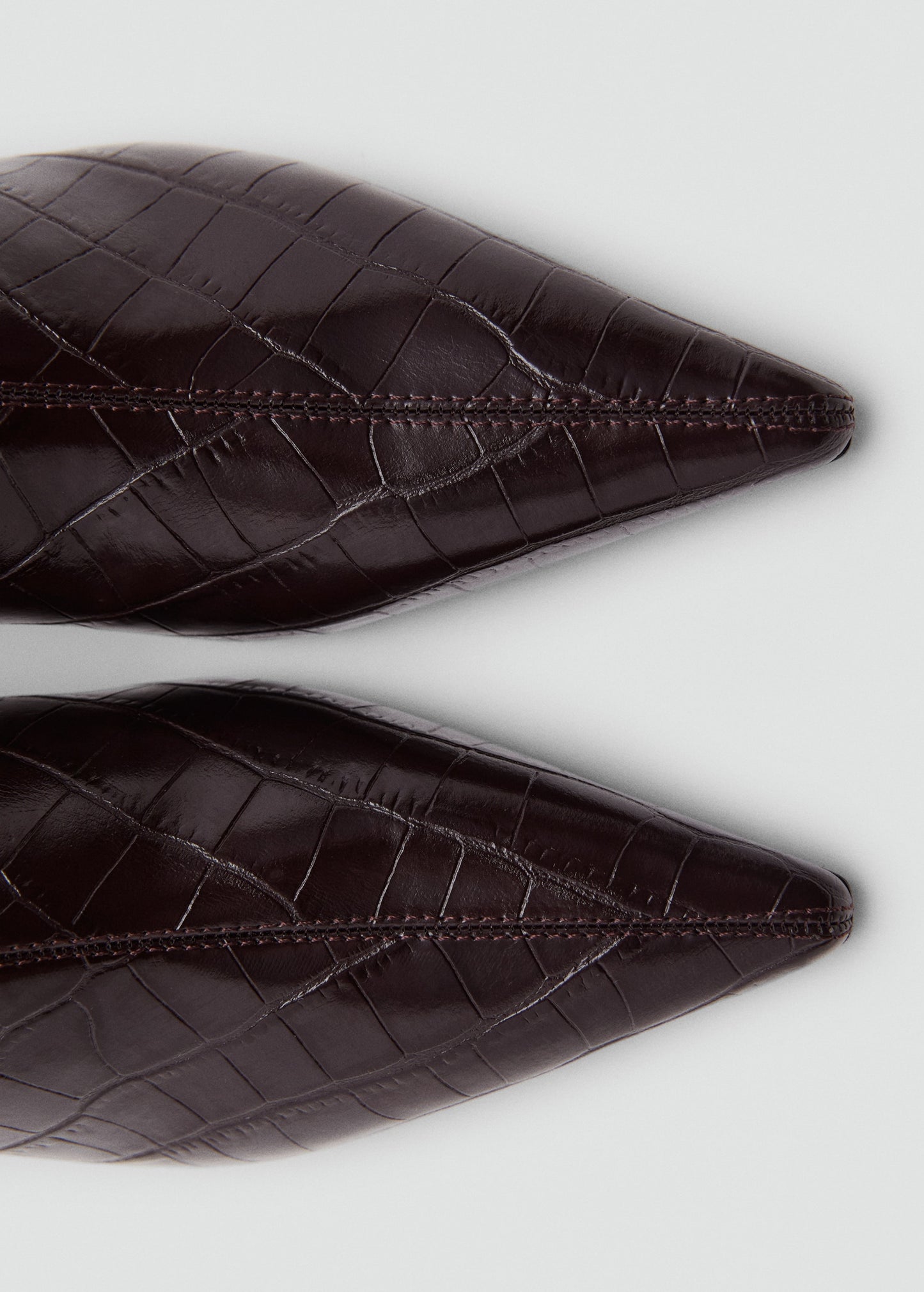 Croc-effect pointed-toe ankle boots