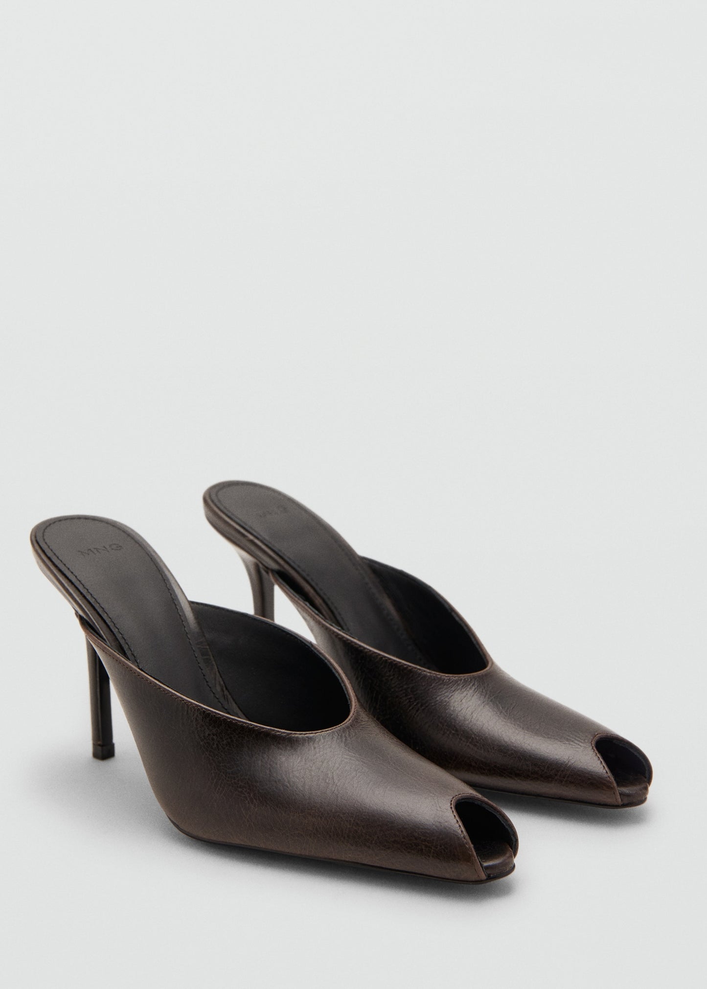Open-toe leather shoes
