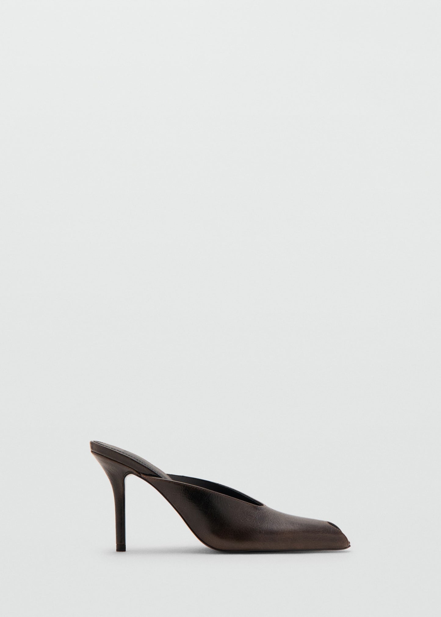 Open-toe leather shoes