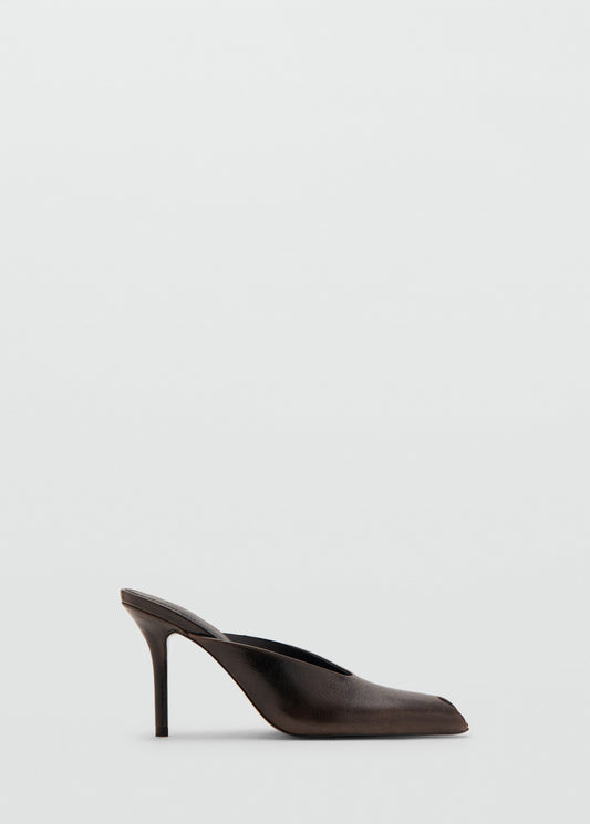 Open-toe leather shoes