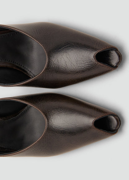 Open-toe leather shoes
