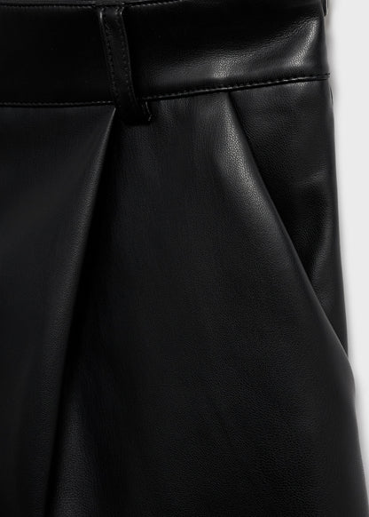 Skin-effect pleated shorts