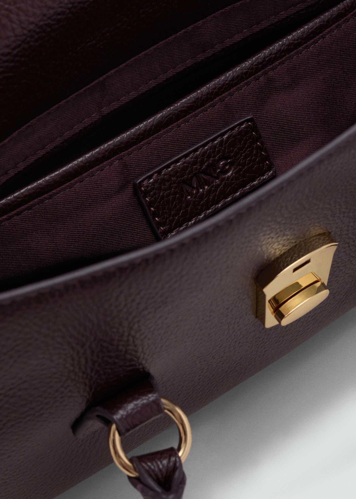 City shoulder bag with flap